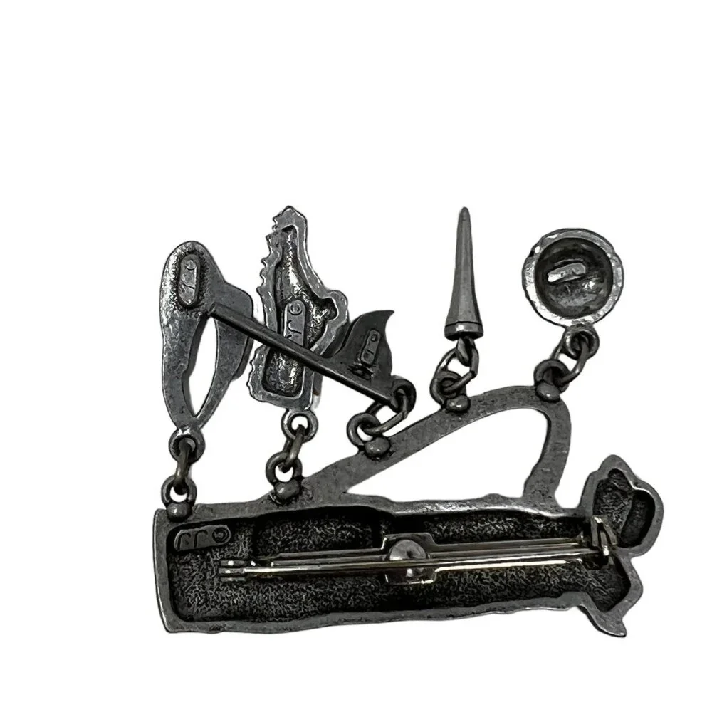 JJ Golf Bag Charms Brooch Hat Ball Signed Silver‎ Tone Pewter Vintage Pin